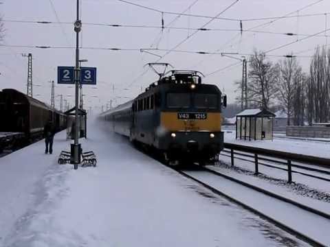 V43 1215 cu IC 767 trece prin Monor