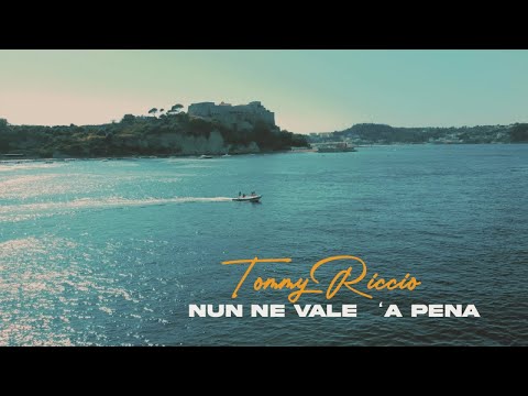 TOMMY RICCIO - Nun ne vale 'a pena - (G.Nunziante-T.Riccio) video ufficiale