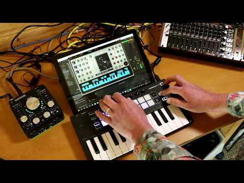 Novation LaunchKey Mini Mk3 - Live jam and demo