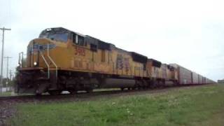 preview picture of video 'UP SD70M's lead Autorack! FEMA! (04/24/2011)'