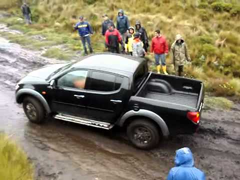 MITSUBISHI L 200 TRITON 4X4 DIA DE LOCURA