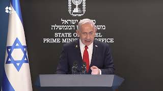 PM Netanyahu at a press conference for foreign media (עדכוני משרד ראש הממשלה) - התמונה מוצגת ישירות מתוך אתר האינטרנט יוטיוב. זכויות היוצרים בתמונה שייכות ליוצרה. קישור קרדיט למקור התוכן נמצא בתוך דף הסרטון