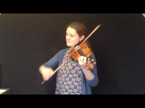 Alternating between legato and staccato bow strokes