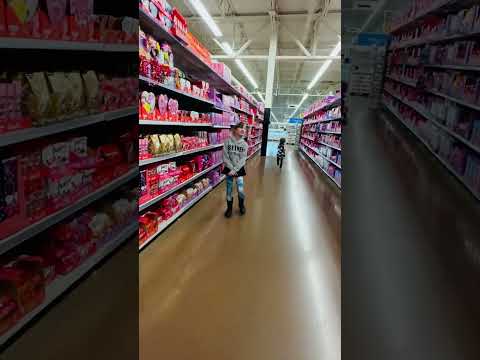 AMAZING CUTE GIRLS GOES VALENTINE’S CANDY SHOPPING AT WALMART #short #walmart #valentinesday #candy