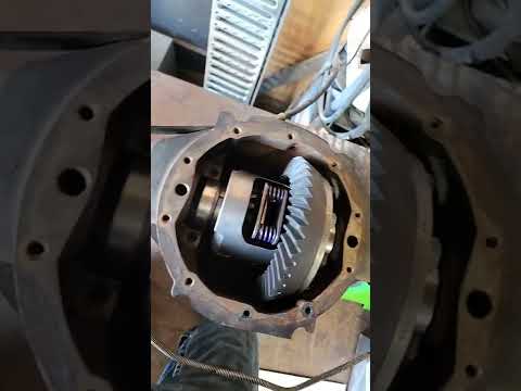 Sunday diff possi unit on gm 8.5 4:10 gears #yukon #axle #diy #fyp #shorts #reels #truck #chevy