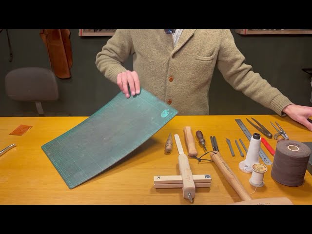 Vídeo relacionado con VEVOR 61 Piezas Kit de Herramientas para Trabajar el Cuero con Bolsa de Lona Portátil, Herramientas de Corte para Estampación, Costura y Grabado, para Principiantes, Entusiastas del Bricolaje