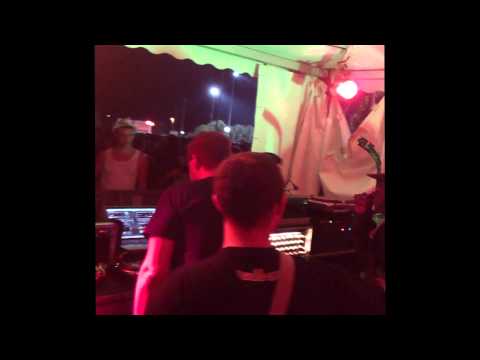 LEGAL SHOT SOUNDSYSTEM FT MURRAY MAN AT REGGAE SUN SKA 2014
