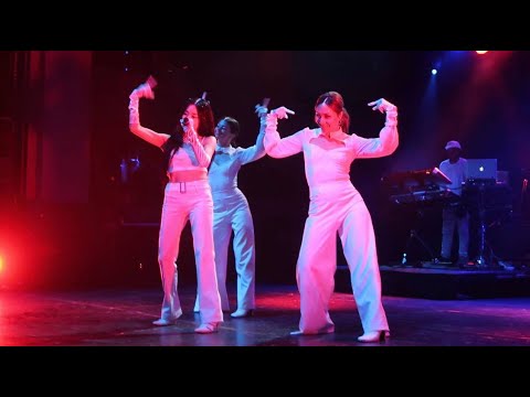 191104 Tiffany Young – “Run Devil Run” // Toronto – Magnetic Moon Tour