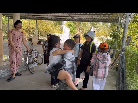 One Minute of Reluctant Farewell as I See My Friends Off in the Car and Become an Unwilling Barbe...