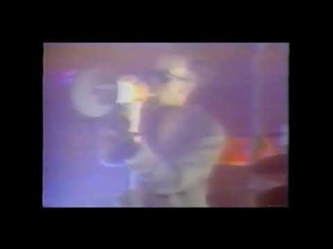 R.E.M. 1989-06 - 'Top of The Pops', London, England ('Orange Crush' is mimed to)