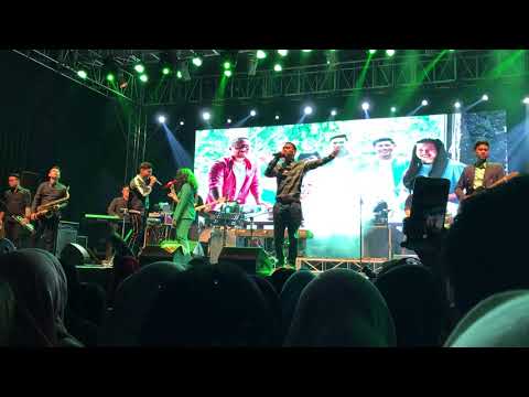 RAN ft Yura Yunita - Melawan Dunia @JOOX Live Tunjungan Convention Center Sby 5/5/18