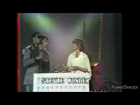 Stevie Wonder wins in rock music awards (August 9, 1975)