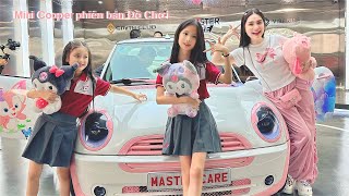 VC anh Vũ - Di Băng kệ trời mưa to dắt hai con gái đi nhận Mini Cooper độ kiểu đồ chơi  so cute