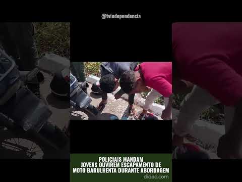 POLICIAIS MANDAM JOVENS OUVIREM ESCAPAMENTO DE MOTO BARULHENTA DURANTE ABORDAGEM EM IPUBI, PE