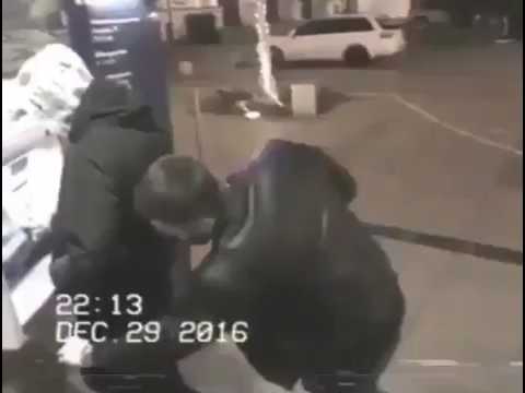 Robó una billetera y cuando vio la cámara la devolvió pidiendo perdón