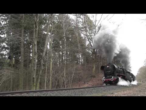44 1486 und 44 2546 mit Schublok 41 1144 am 13.4.2013 kurz hinter Marksuhl