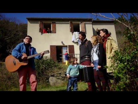Des habitants solidaires rénovent un logement social en Cévennes