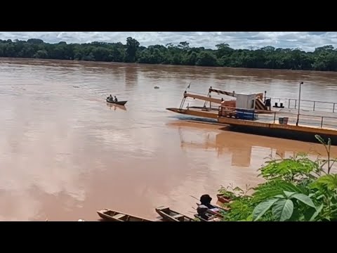 Posto da balsa em manga MG com o Rio São Francisco está cheio 