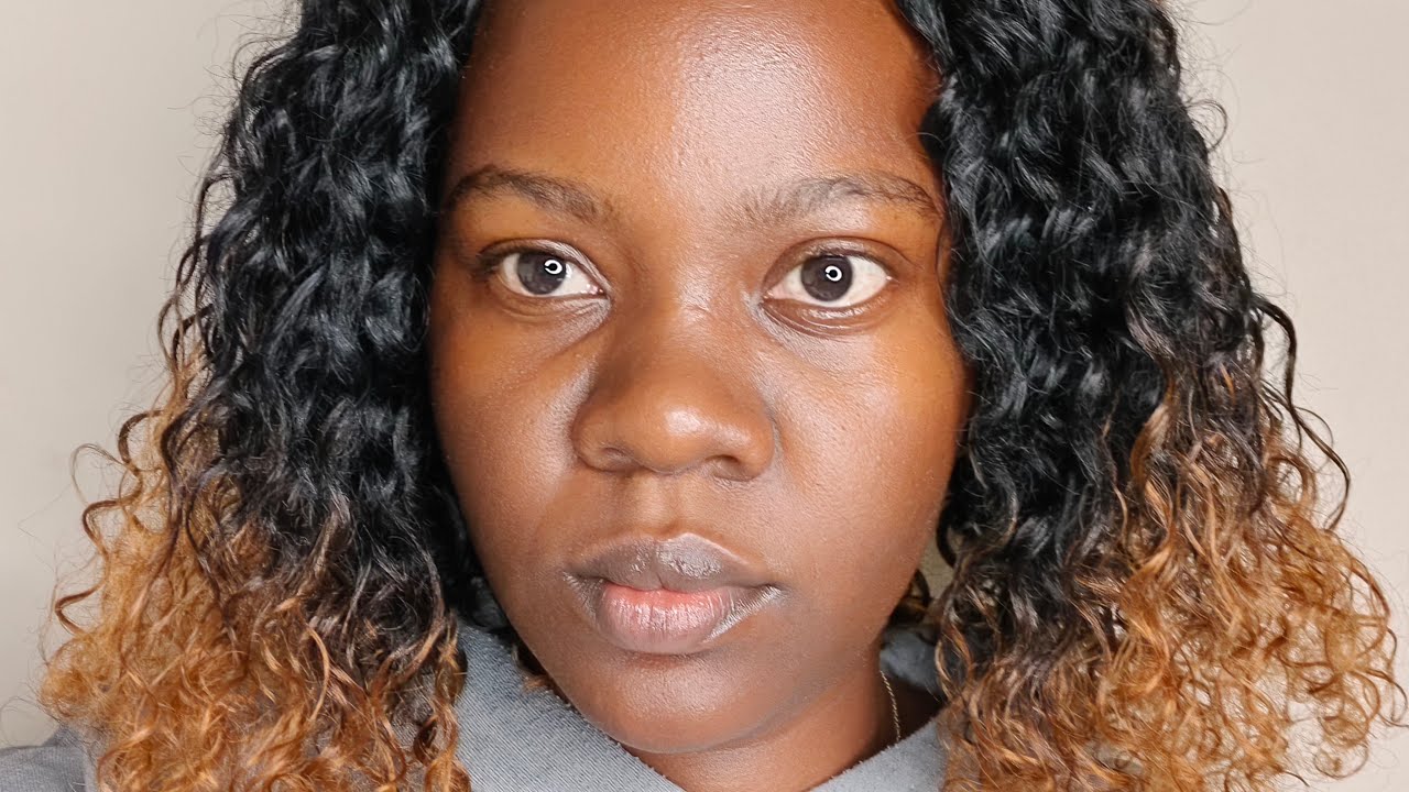 Okuzina emana yo'mutumbi omukazi nanyumira