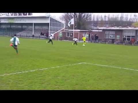 Overmaas F1 tegen NSVV F1 op 4-4-2015 1e helft