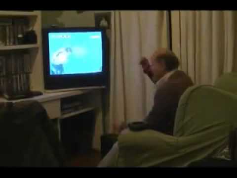 VIEJO HINCHA DE RIVER ENOJADO.mp4