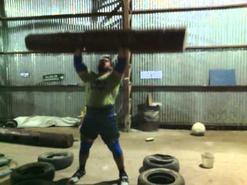 negro pons strongman. tronco (log press) 8reps 134kg.
