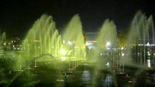 Video : China : Musical water fountains in Xi'An - video