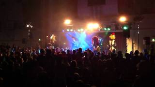 Hevisaurus: Supersankari (Live)