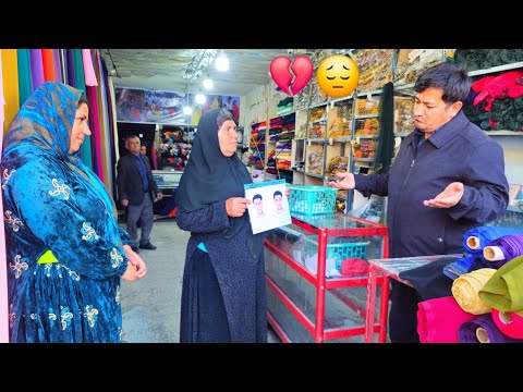 “Homeless Mother Shows Photo of Missing Son… But No One Has Seen Him!”