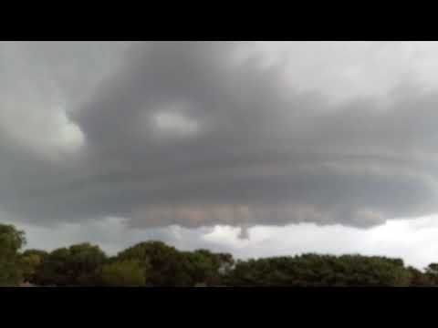 El ojo del tornado en el cielo de cavanagh Córdoba