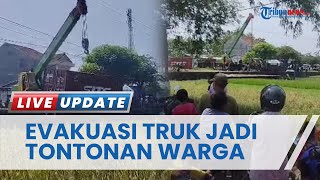Alami Kecelakaan di Wonosari Klaten, Truk Tronton Dievakuasi Diangkat Pakai Crane