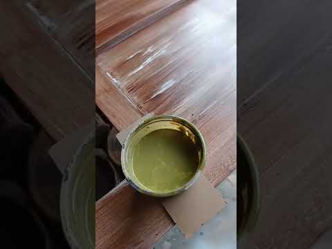 barnizado tipo vintage de puerta en madera de banak , procedimiento