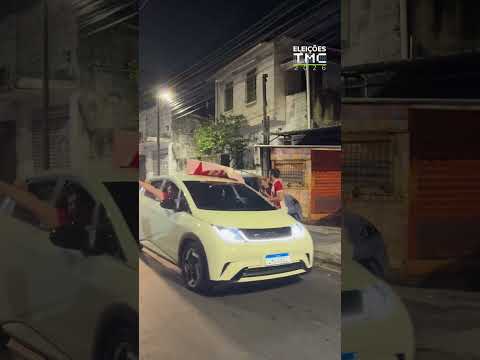 Apoiadores de Lula comemoram vitória nas urnas, no Recife