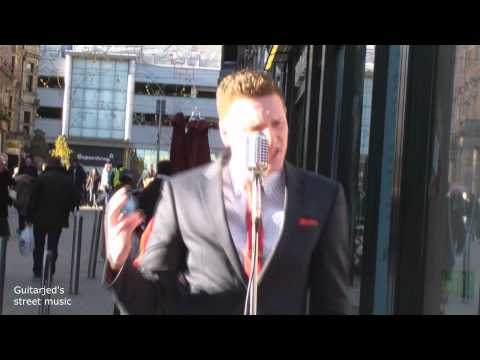 Alex Graham & the Concords Playing for the Christmas shoppers in Leeds !!