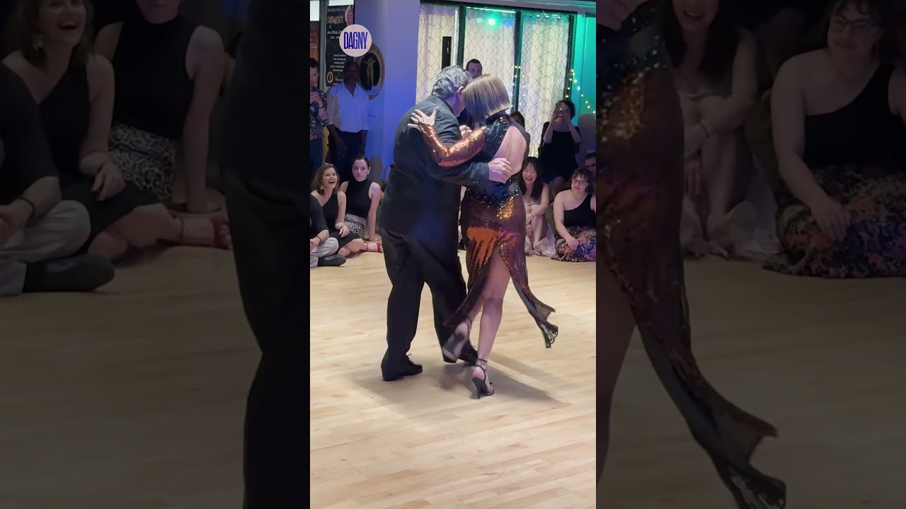 Ricardo Calvo & Sandra Messina milonga to "Estampa de Varón" by Juan D'Arienzo tango performance