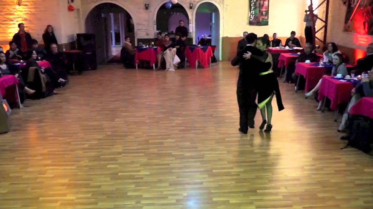 belen y niko cautivo