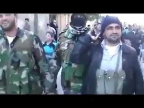 مظاهرة بوجود الجيش الحر والنقيب إياد الديك بعد السيطرة على حاجز الأمن السياسي في مدينة الرستن