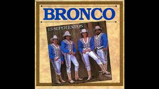 bronco  adelante otro beso