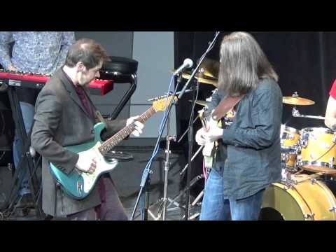 Ron Sayer Jr. is playing jam with Dennis Nazarov and Russian band during the tour in Moscow