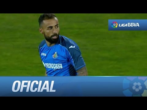 Remate de Diego Castro que atrapa Mariño en dos tiempos