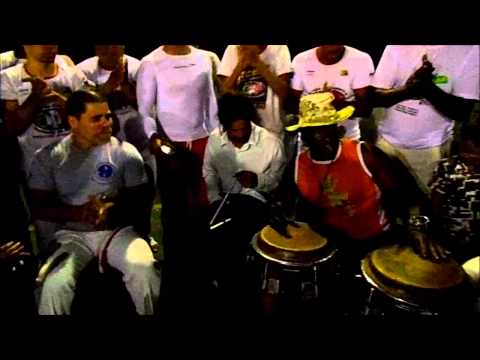 Dueto: Grão Mestre Dunga x Mestre Barrão ( Axé Capoeira )