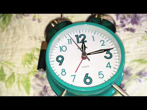 How to set up a twin alarm clock and test it
