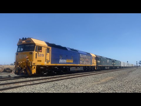 Up Pacific National 7902V Fruit container train with G519 G523 G520 at Gheringhap 17/1/2025