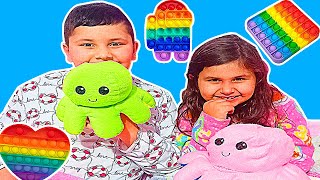 Crianças Brincando [Aprontando] Antes De Dormir Com BRINQUEDOS Popets & Polvinho