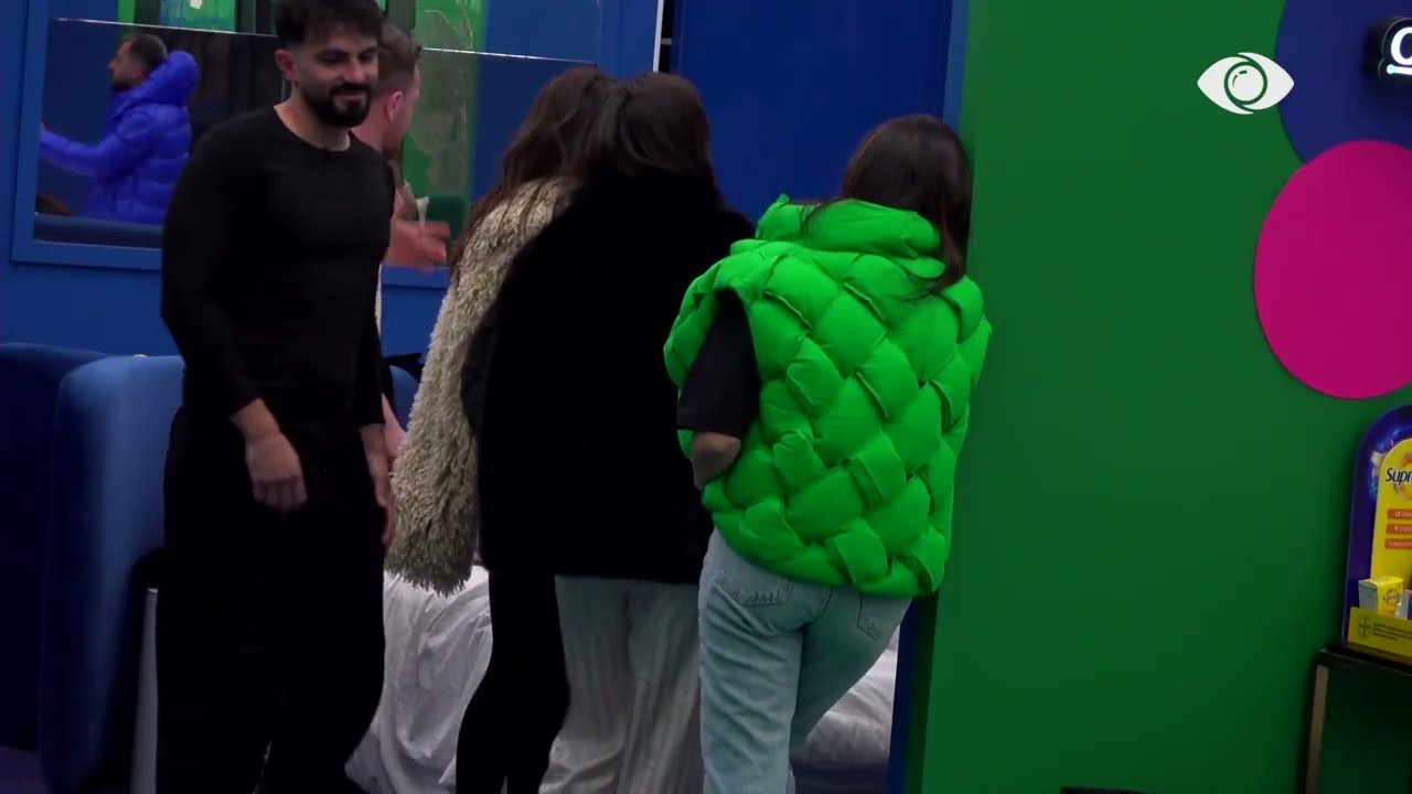 “Do që ne të prekim në një tematikë…”/ Livia diskuton me Vserlon: Unë shikoj…