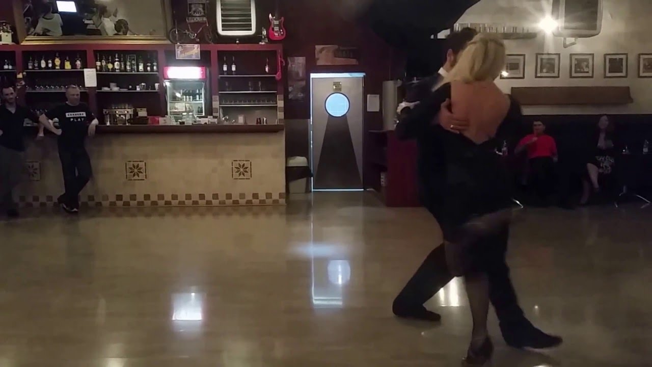Marco Nodari y Maya Schwartz Impro vals @ Milonga la Tana 8/4/2016