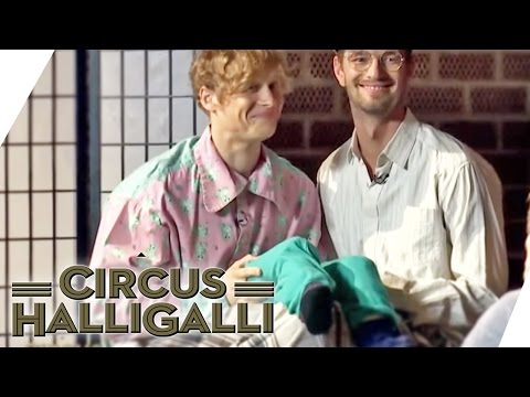 Aushalten: Nicht lachen (Tag Team Edition) - Teil 1 | Circus HalliGalli | ProSieben