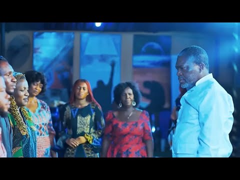 MCHUNGAJI ANATUMIA UCHAWI KUFANYA MIUJIZA KANISANI KWAKE|PART2