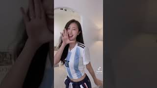 この格好でサッカーをしますか？　#shorts  #soccer #play