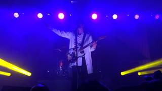 Fall into the Party- Twin Atlantic (Live)